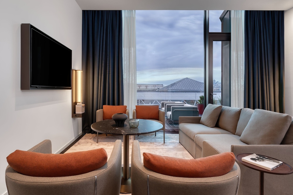 Suite, 1 Bedroom, Balcony (View) - Photo 5
