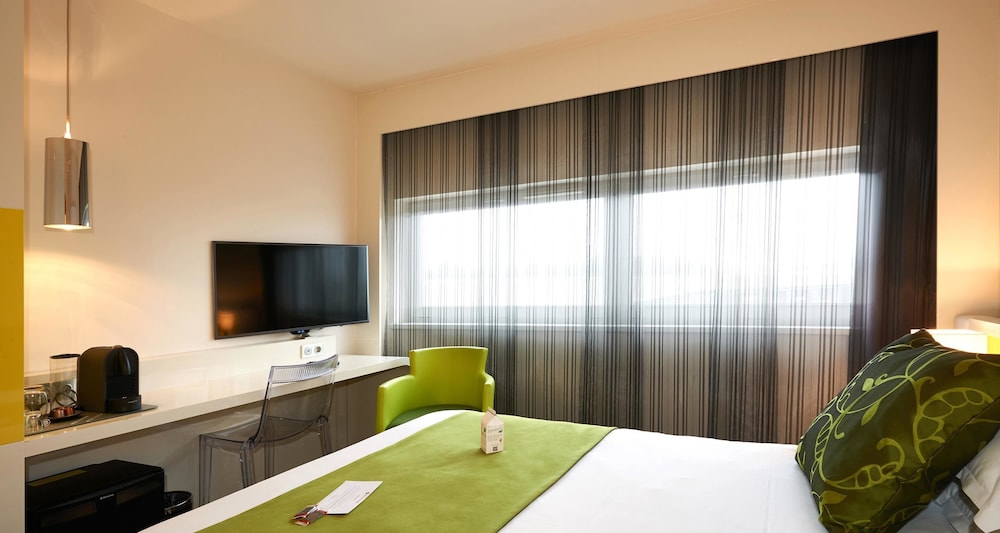 Superior Room, 1 King Bed - Photo 4