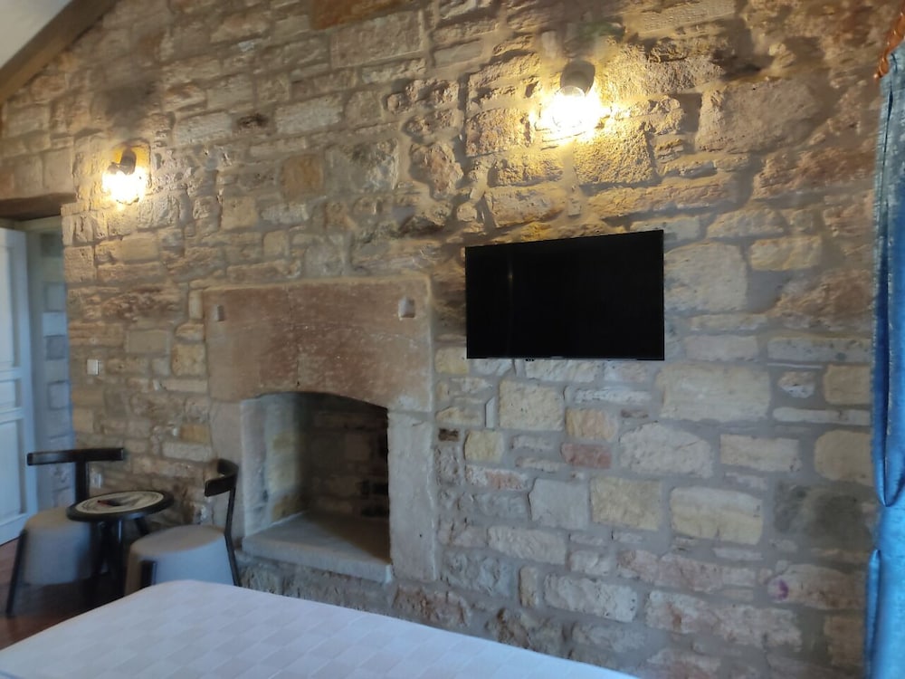 Deluxe Room, 1 Queen Bed, Courtyard View, Courtyard Area photo 3