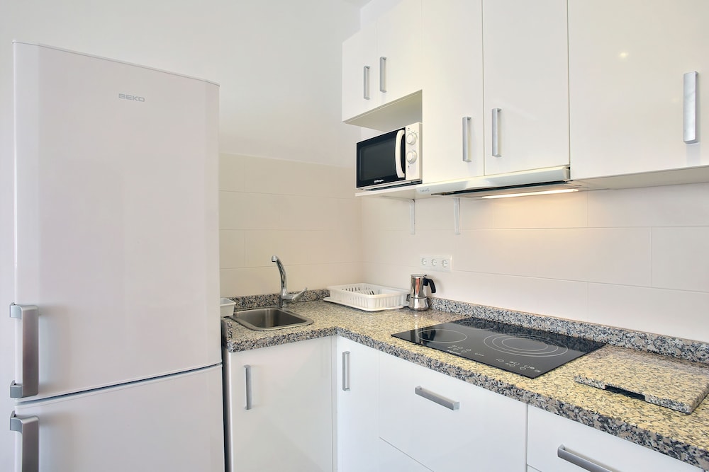 Apartment, Private Bathroom - Photo 4