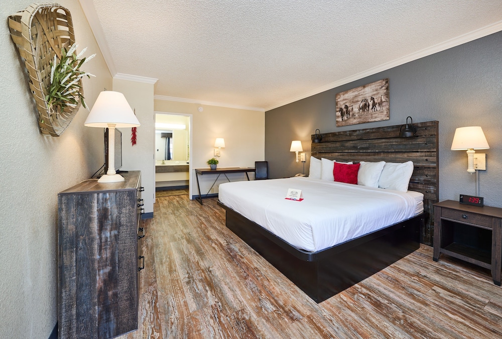 Standard Room, 1 King Bed photo 1
