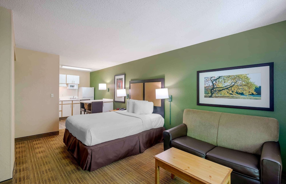 Deluxe Studio, 1 King Bed with Sofa bed, Non Smoking photo 2