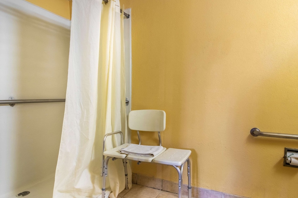 Room, 2 Double Beds, Accessible, Non Smoking - Photo 2