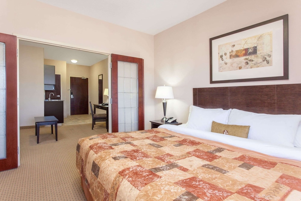 Suite, 1 King bed, Non Smoking