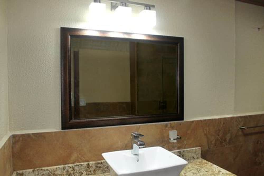 Family Suite, Multiple Beds, Non Smoking photo 2