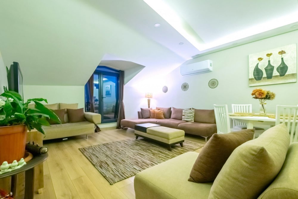 Apartment photo 2