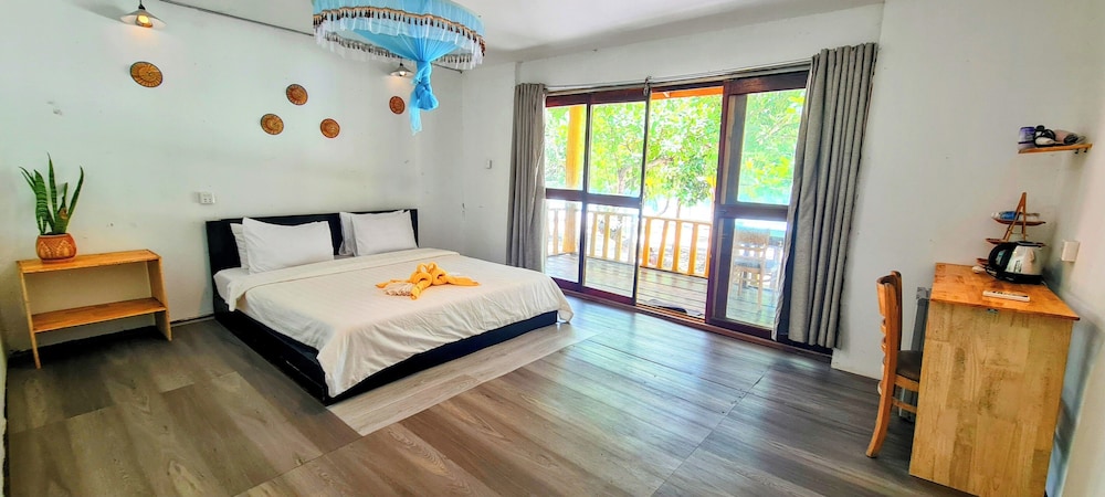 Basic Bungalow, Balcony, Sea View photo 1