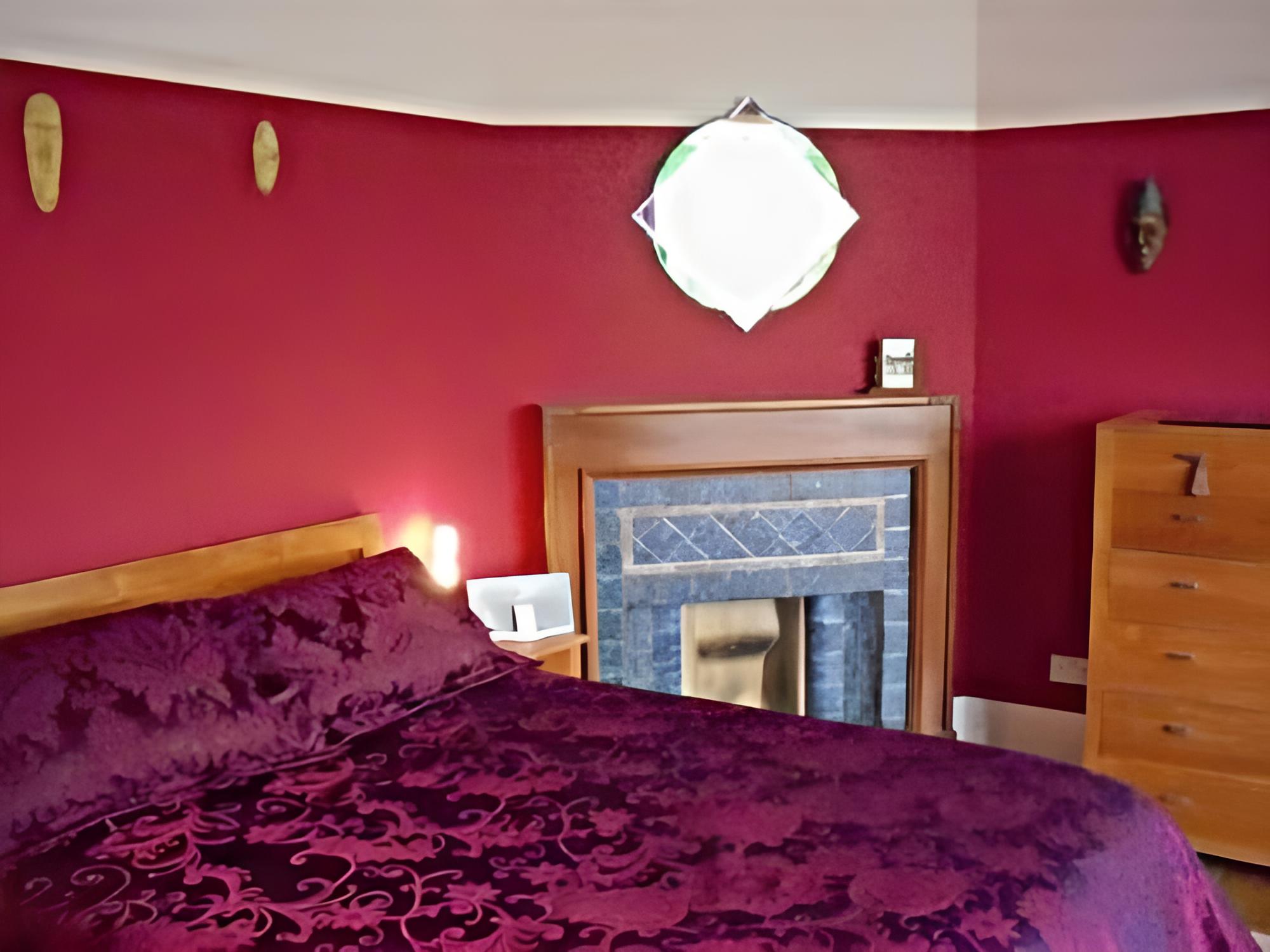 Double Room, Ensuite (Raspberry) photo 3