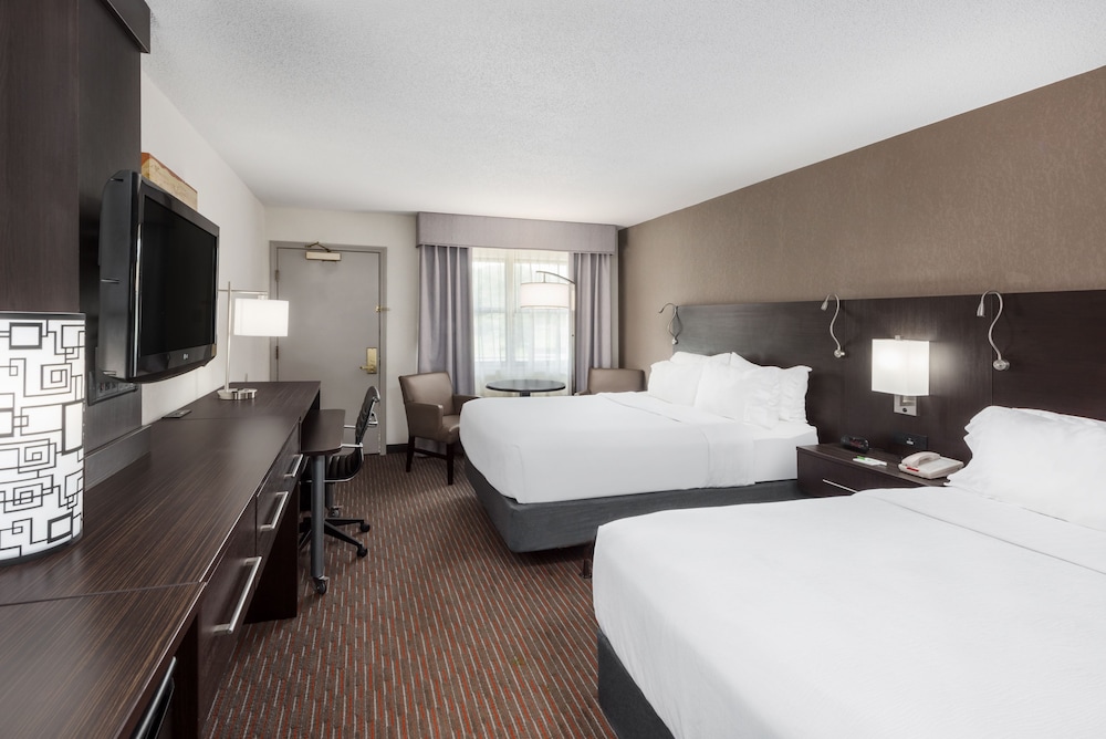 Standard Room, 2 Queen Beds, Pool View - Photo 1