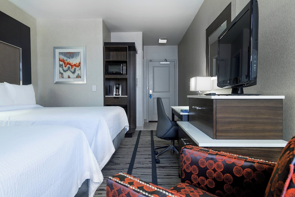 Room, 2 Queen Beds (Mobility/Hearing Accessible, Tub) photo 1