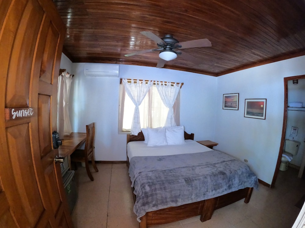 Deluxe Room, 1 Queen Bed, Beach View, Beachfront (Sunset)