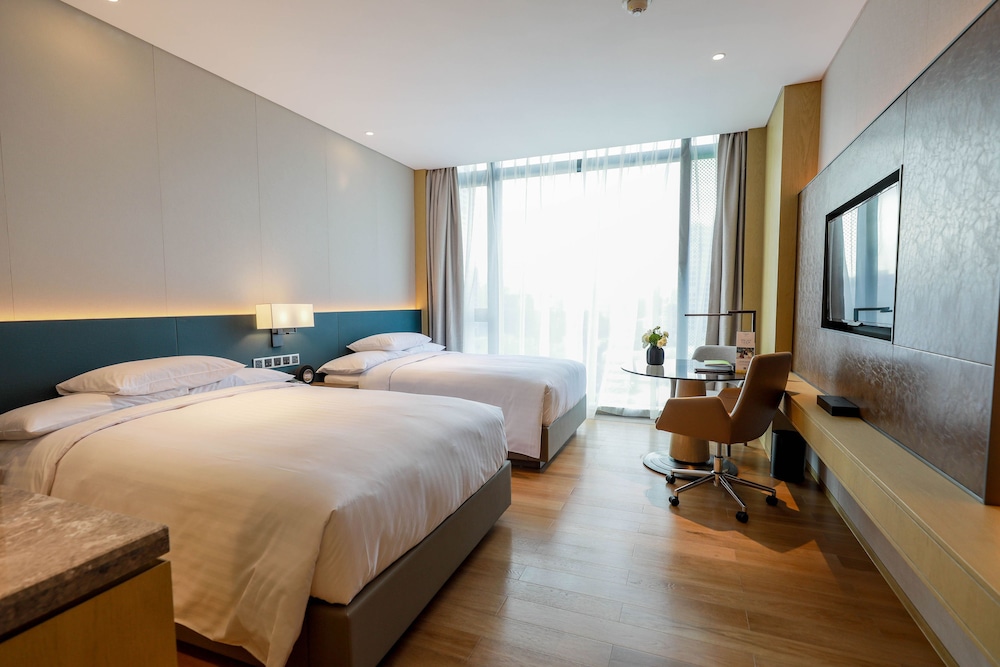 Room, 2 Double Beds, City View (Executive) - Photo 2