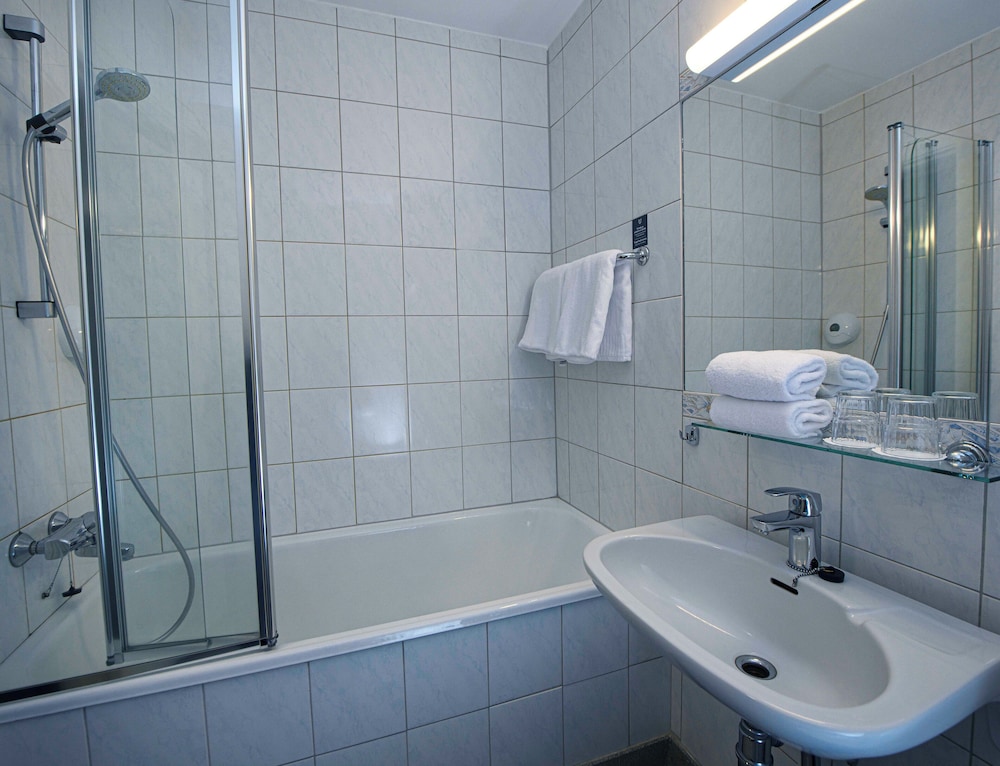 Standard Double or Twin Room photo 2