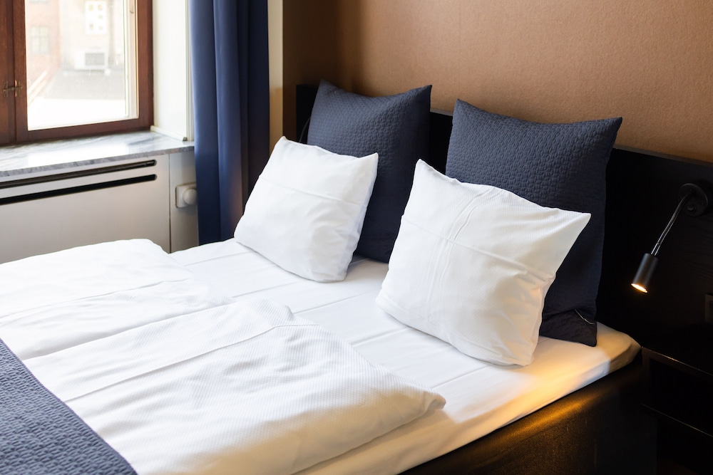 Economy Double Room (Bed 140 cm)