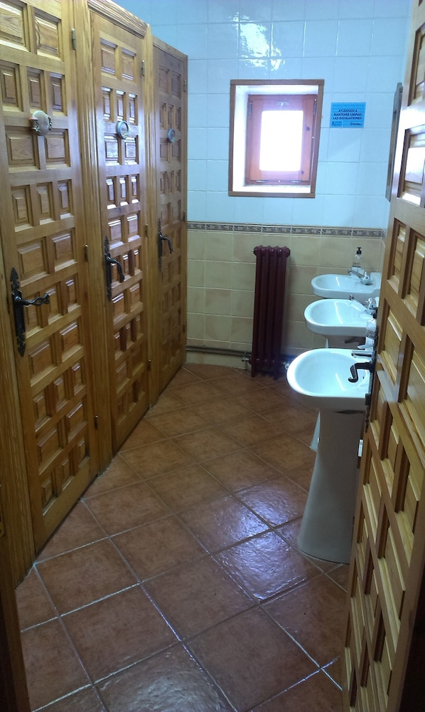 Shared Dormitory, Mixed Dorm, Shared Bathroom (8 Pax) photo 3