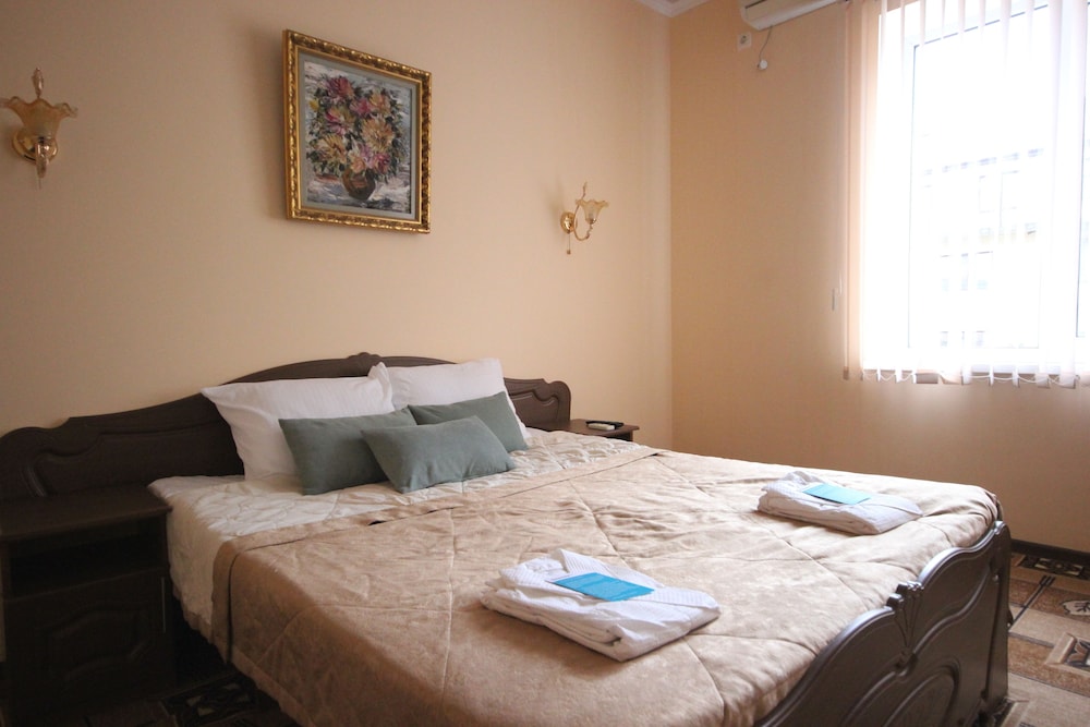 Basic Double or Twin Room, Non Smoking