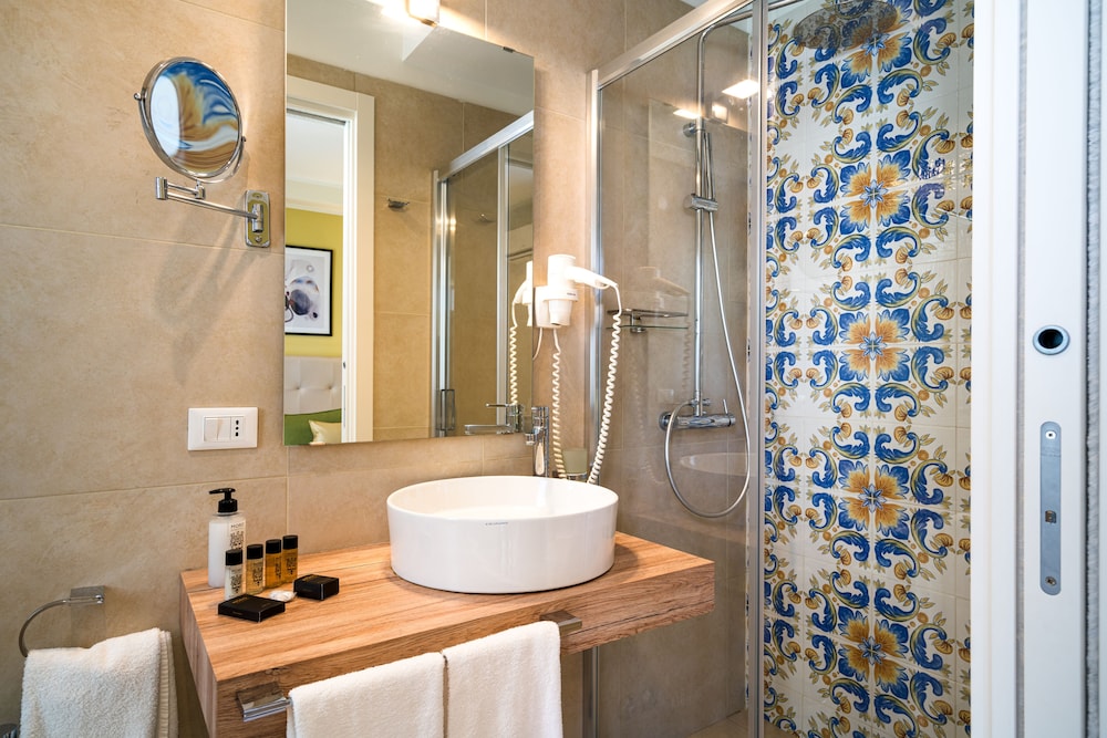 Comfort Triple Room, Partial Sea View