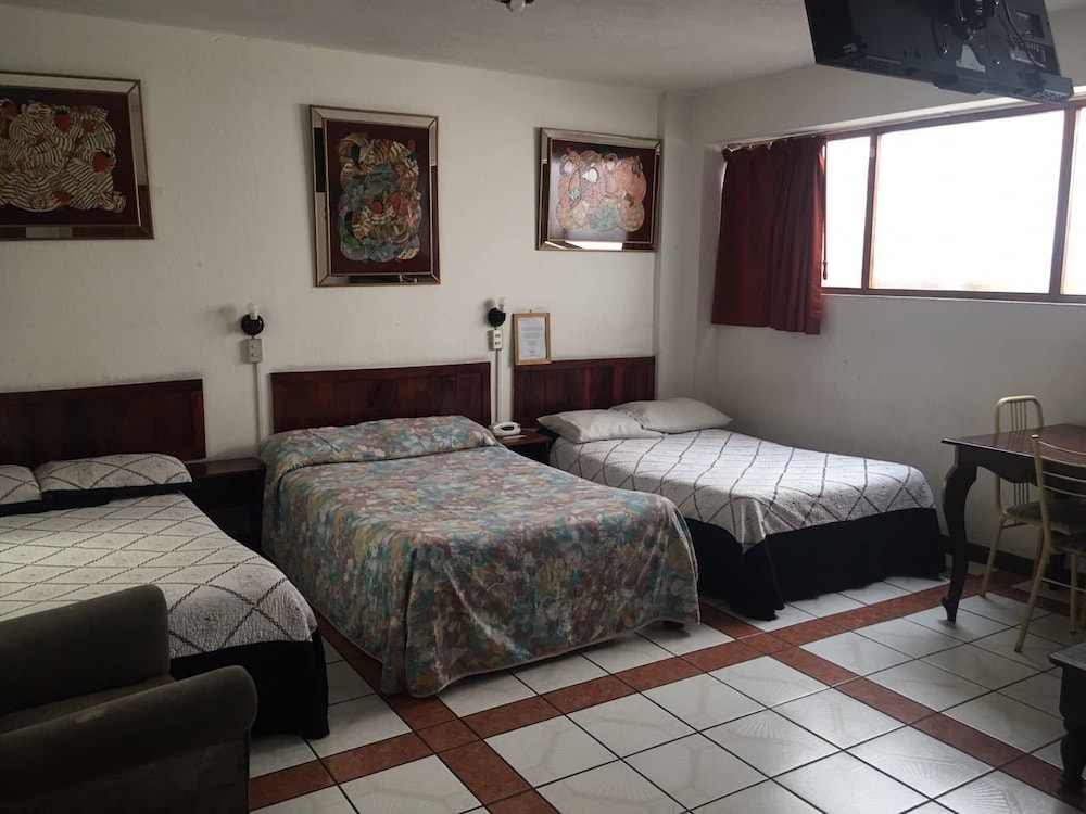 Classic Triple Room, Multiple Beds, Non Smoking photo 1