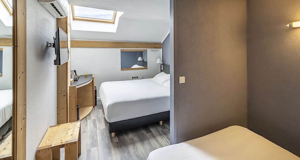 Family Room, Multiple Beds, Non Smoking - Photo 1