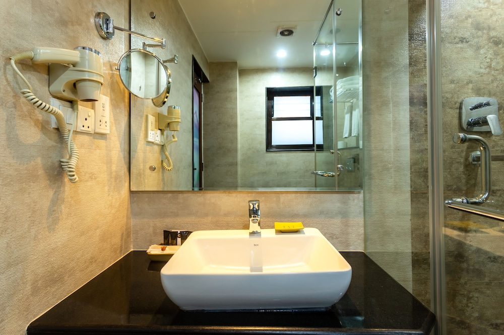 Executive Suite - Photo 3