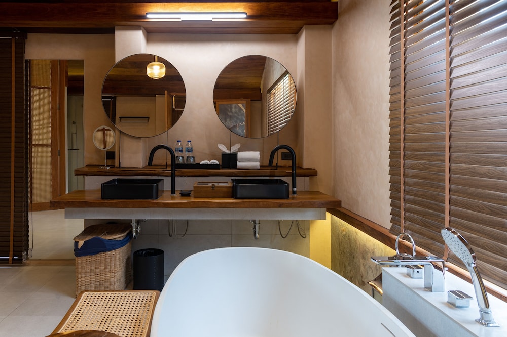 Sand Beachfront Pool Villa - Photo 2