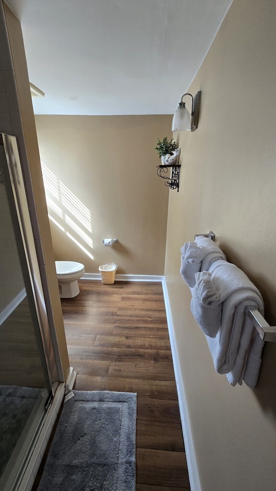Classic Room, 1 Queen Bed photo 2