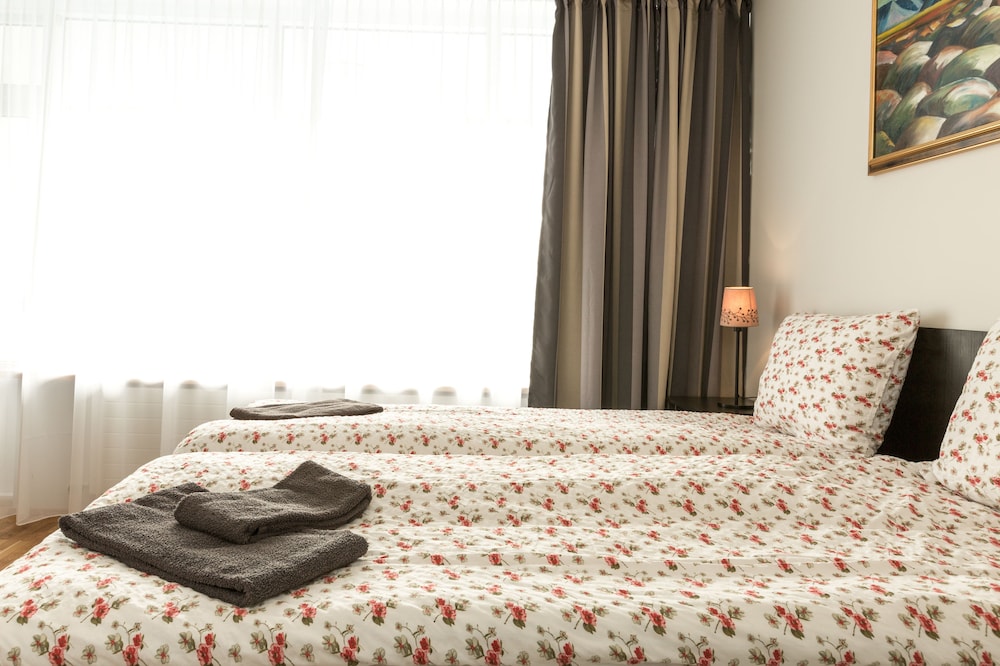 Standard Double or Twin Room, Shared Bathroom photo 2