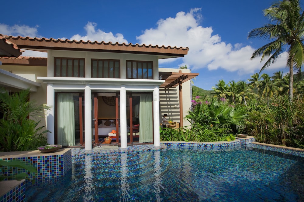Luhuitou Two Bedroom Pool Villa - Photo 3