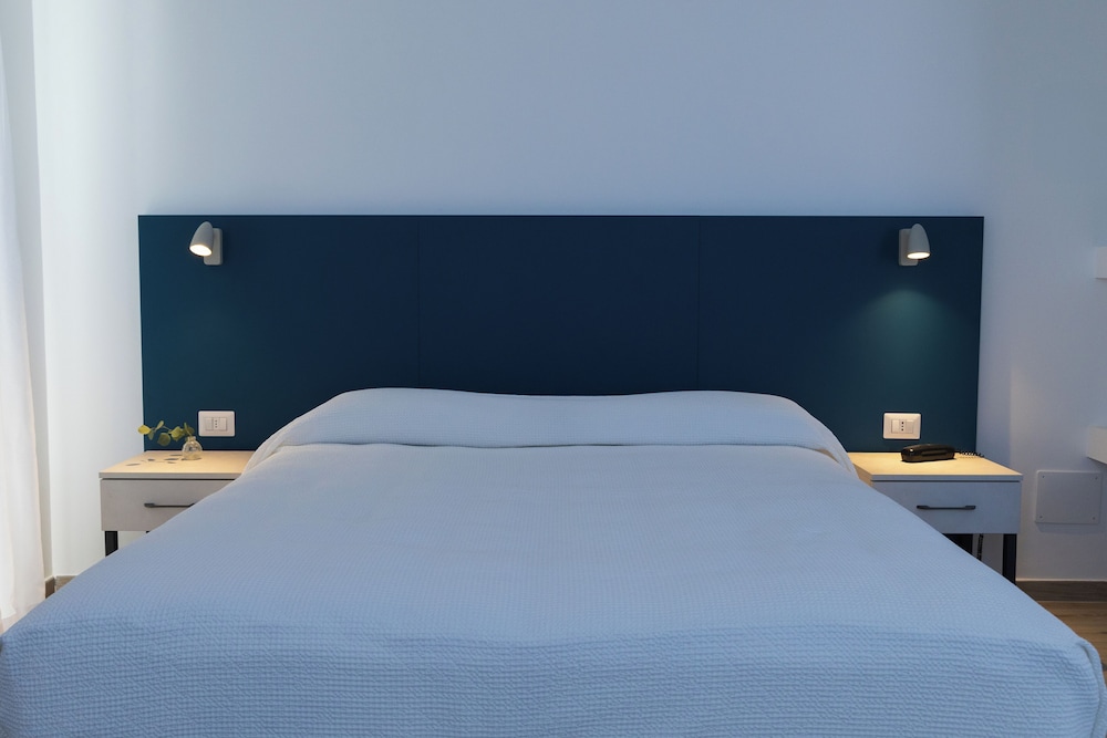 Deluxe Double Room, Balcony, Partial Sea View