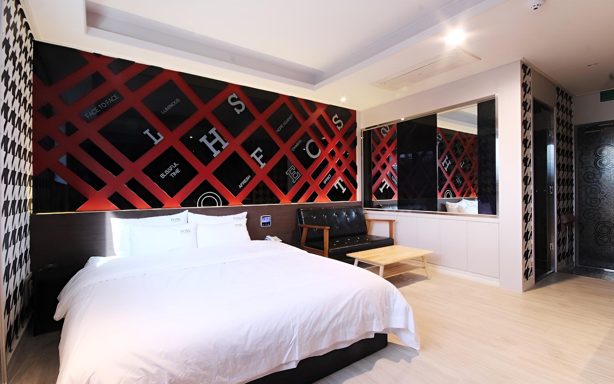 Room (Drive-in A (high-end mattress spa 65")