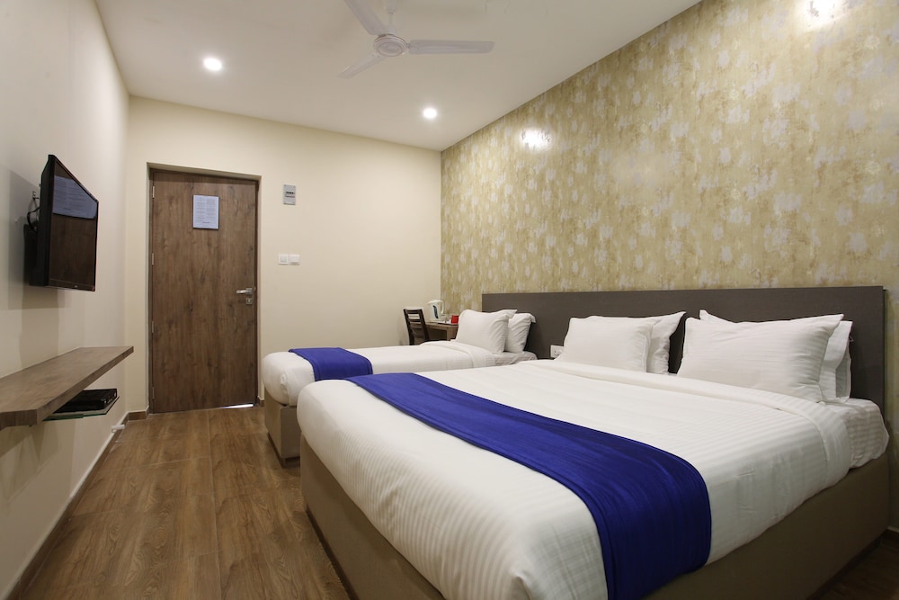 Deluxe Room - Photo 11