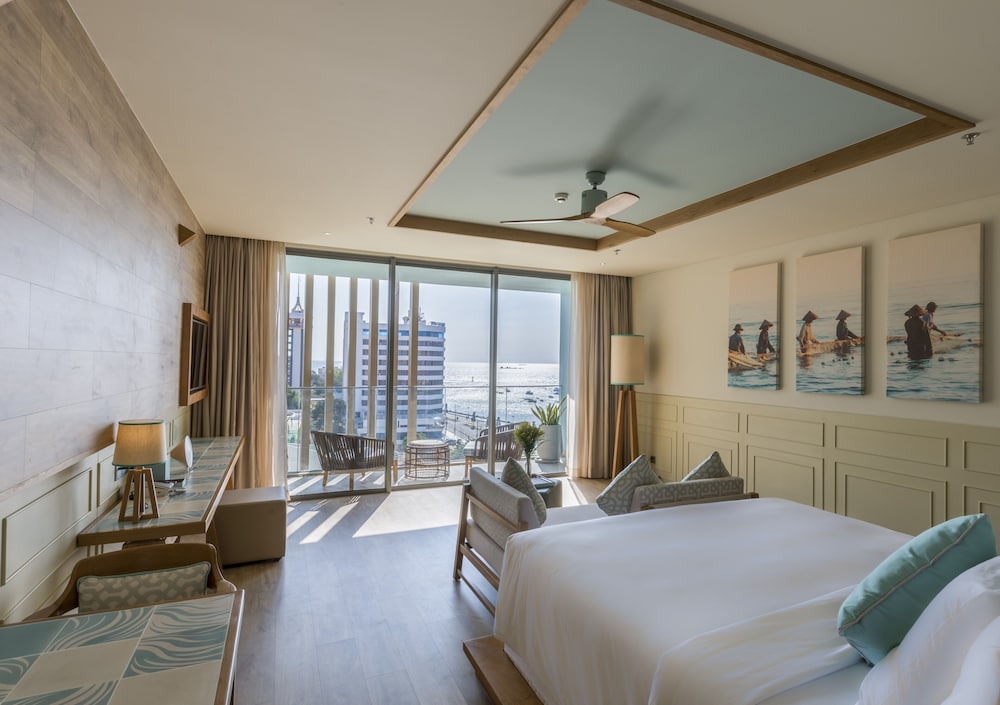 Fusion Deluxe Suite King Bed Sea View photo 3