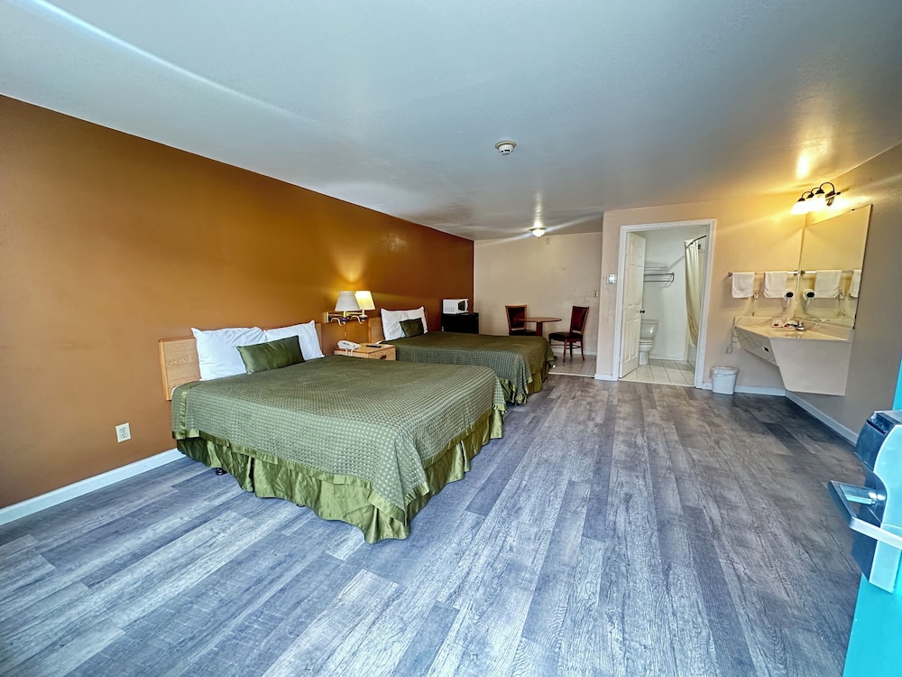Standard Double Room, 2 Queen Beds photo 1