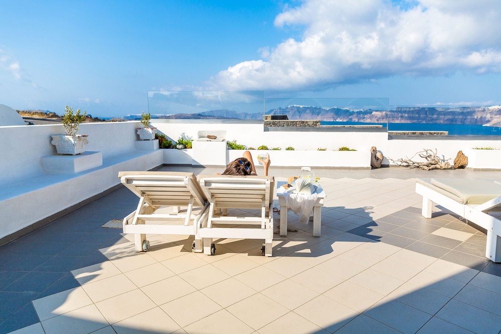 Superior Room, Terrace (Caldera View) - Photo 14