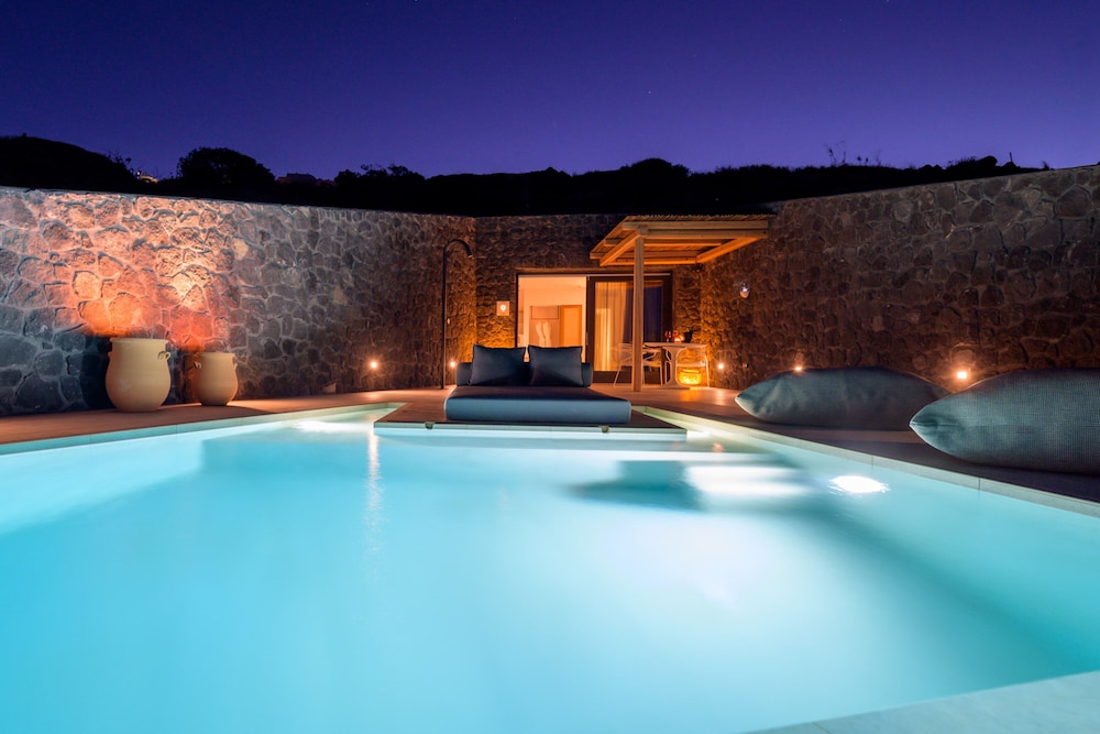 Junior Suite with Private Pool - Photo 22