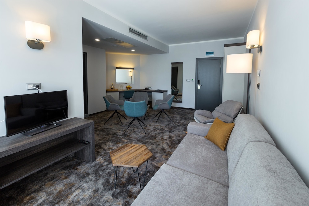 Family Suite, Multiple Beds, Non Smoking photo 2