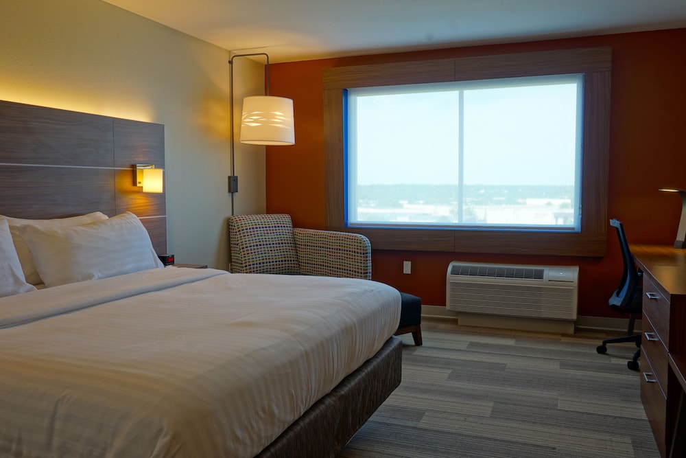 Standard Room, 1 King Bed, Accessible (Communications, Mobility) photo 1