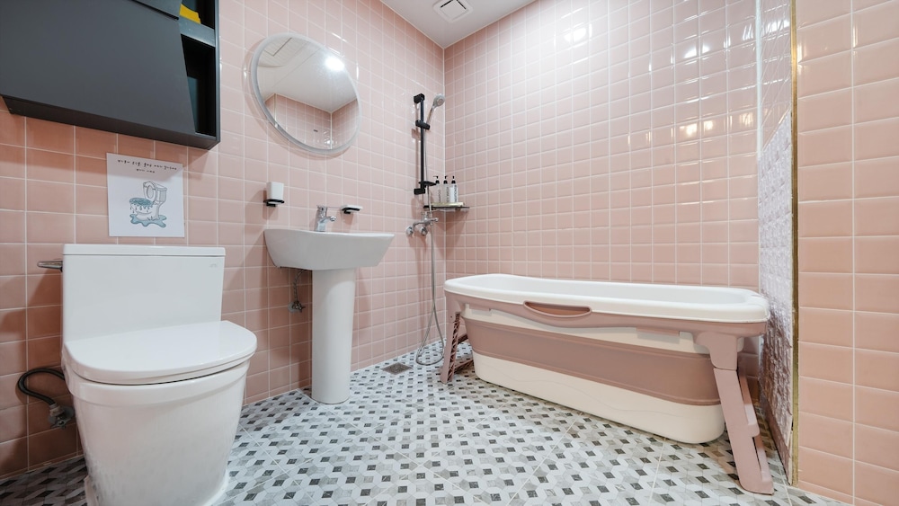 Basic Room, 1 Bedroom (101) - Photo 12