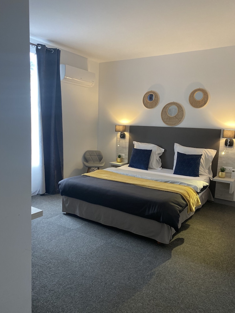 Superior Room - Photo 19