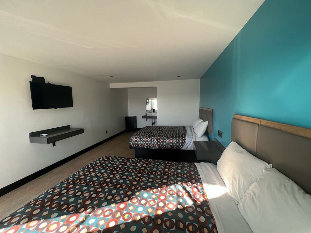 Premium Room, 2 Queen Beds photo 3
