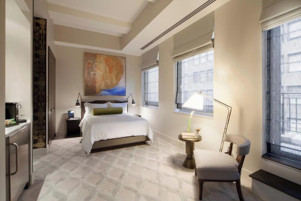 Signature Studio, 1 King Bed, Non Smoking photo 1