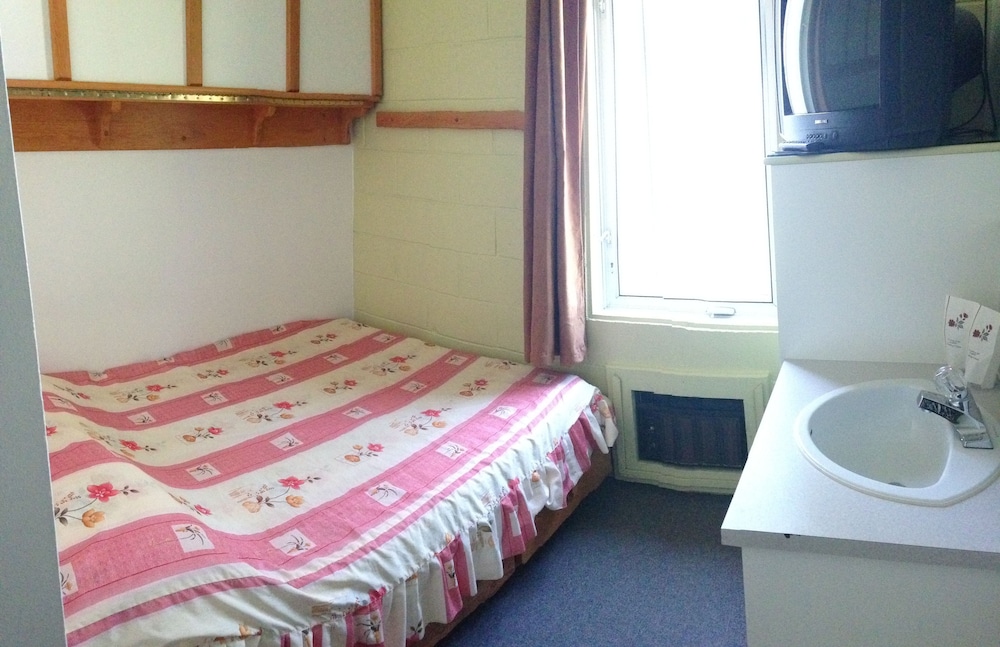 Economy Room, 1 Double Bed photo 3