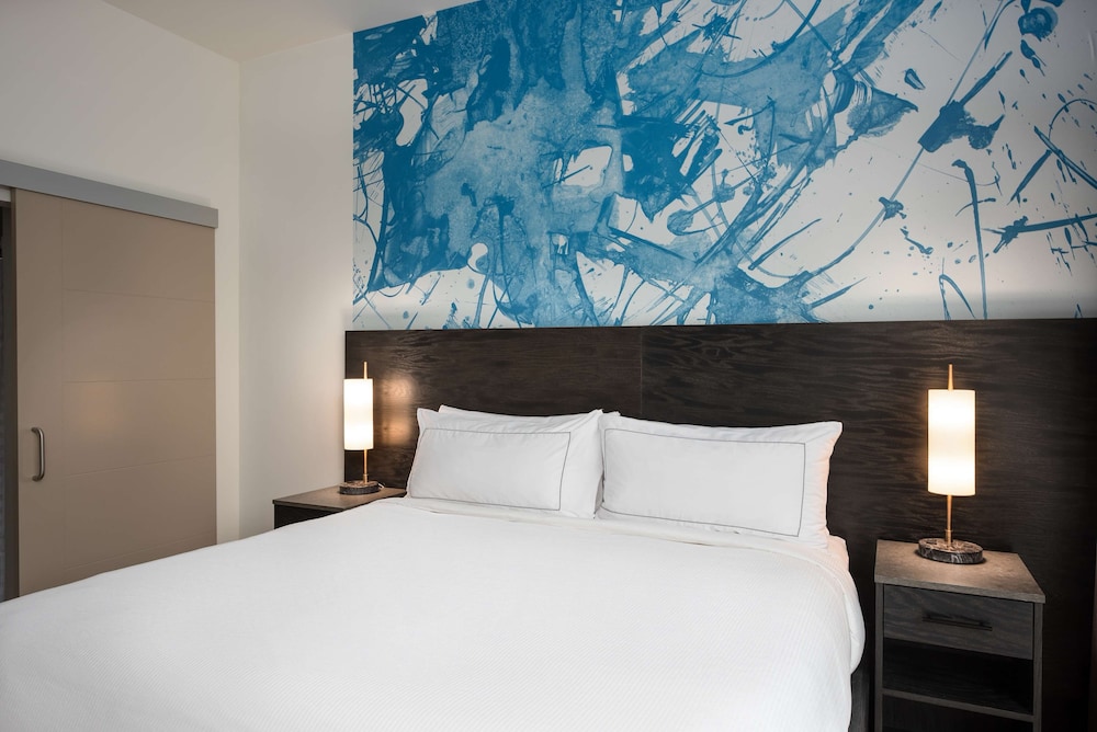 Room, 1 King Bed, Accessible, Kitchenette (Mobility, Roll-In Shower)