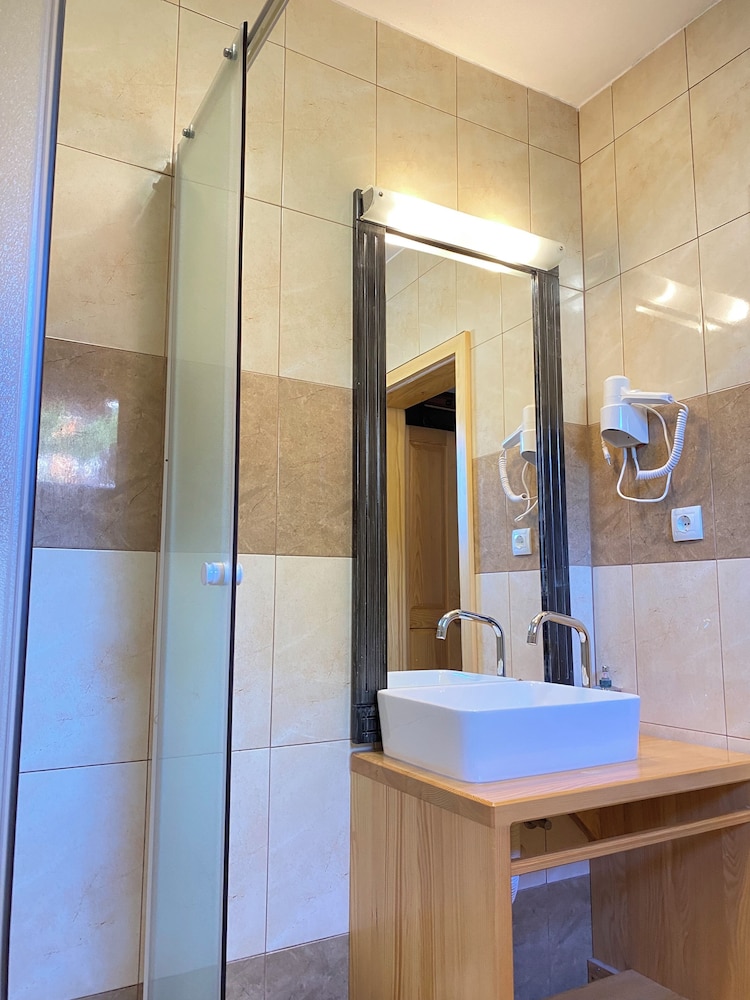 Deluxe Double Room - Photo 5