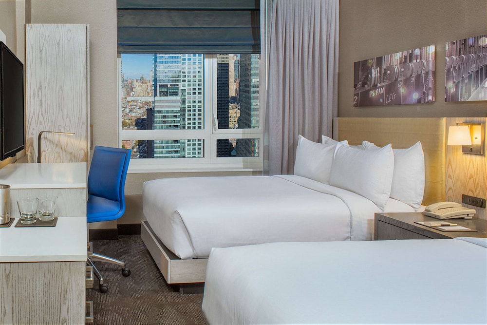 Room, 2 Double Beds, River View, Corner photo 3