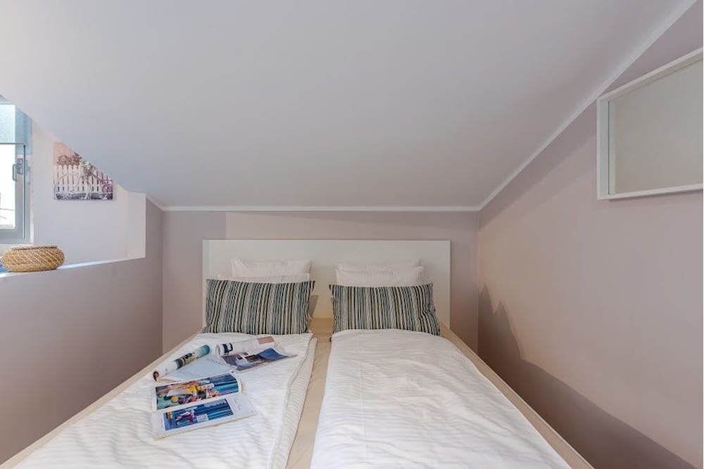 Comfort Studio, 1 Double Bed with Sofa bed, City View (Erin)
