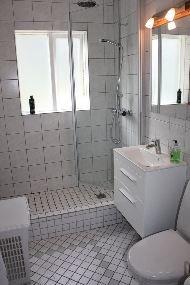 Economy Double Room, Shared Bathroom photo 3