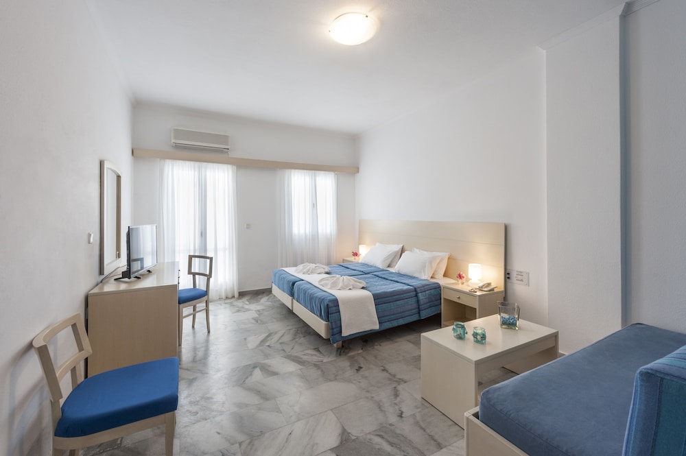 Standard Triple Room - Photo 1