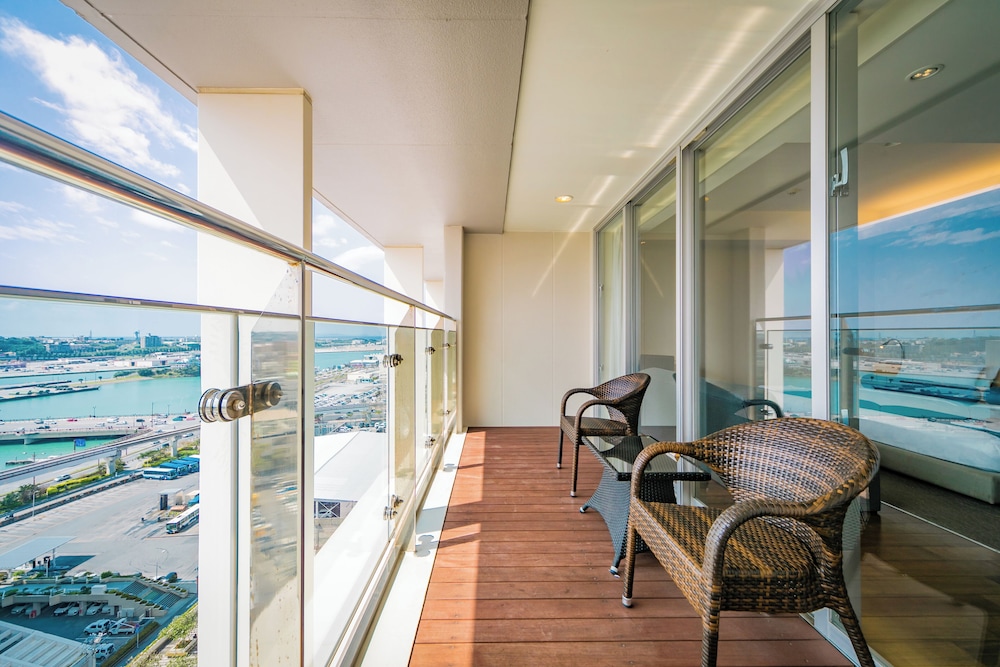 Deluxe Twin Non Smoking with Balcony - Photo 6
