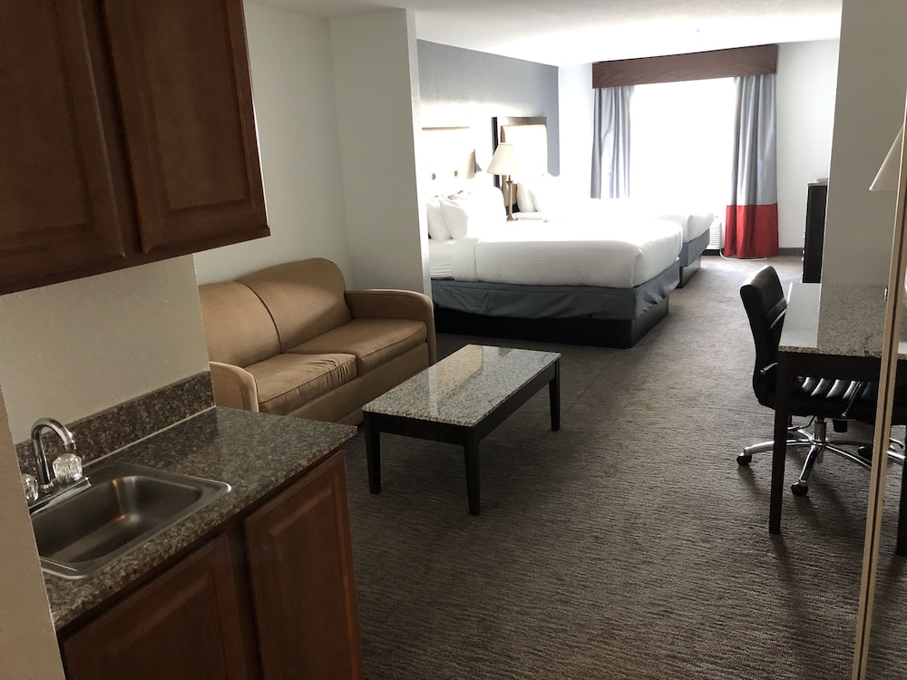 Suite, 1 King Bed, Non Smoking - Photo 2